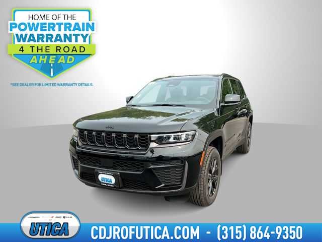 2026 Jeep Grand Cherokee GRAND CHEROKEE LAREDO ALTITUDE 4X4 in Diamond Black Crystal Pearl-Coat Exterior Paint — front three-quarter view