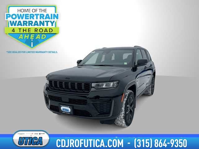 2026 Jeep Grand Cherokee GRAND CHEROKEE LAREDO ALTITUDE 4X4 in Diamond Black Crystal Pearl-Coat Exterior Paint — front three-quarter view