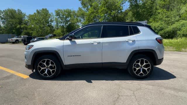 2025 Jeep Compass — detail view